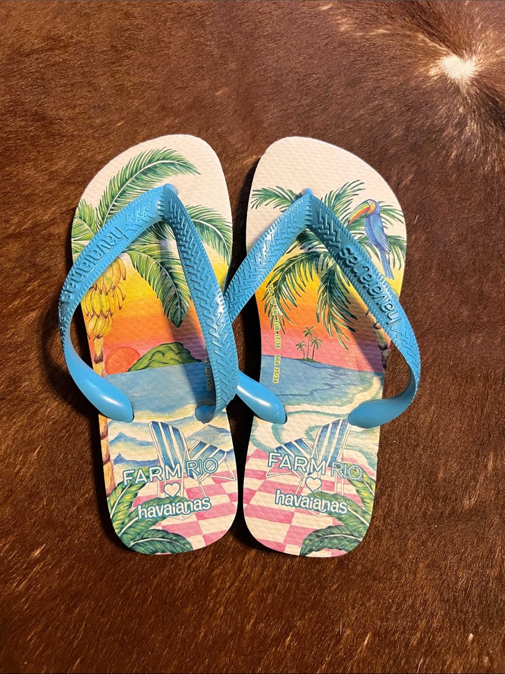 Havaianas Tropical Print Flip Flops with Blue Straps, size 6.5